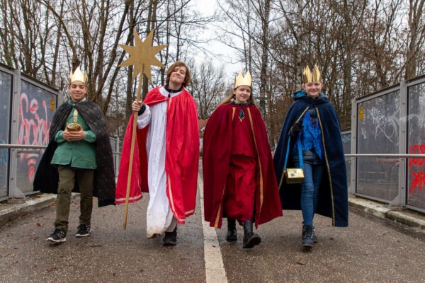 Sternsinger unterwegs in Lochhausen