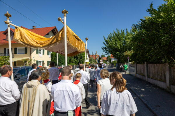 Fronleichnamsprozession im Pfarrverband St. Quirin und St. Michael 2025