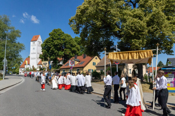 Fronleichnamsprozession im Pfarrverband St. Quirin und St. Michael 2025