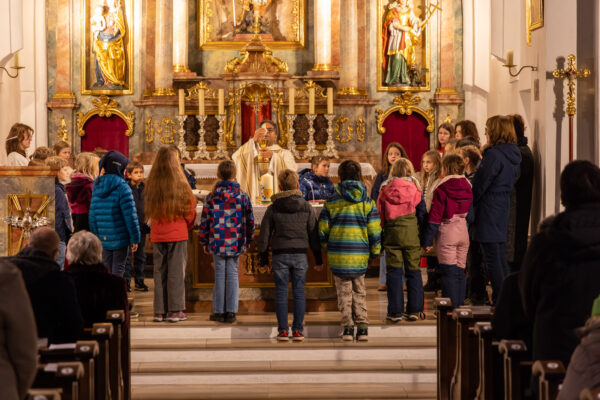 Gottesdienst für Erstkommunionkinder in Sankt Michael Lochhausen
