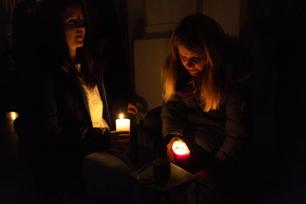 Friedenslicht 2025 - Gemeindemitglieder aus Sankt Michael Lochhausen nehmen das Friedenslicht mit in die Pfarrei